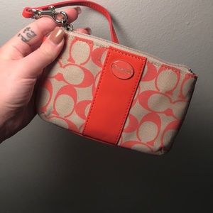 ♥️ COACH wristlet